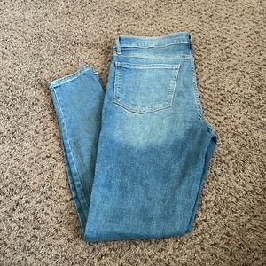 Old Navy Hi-Rise Rockstar Super Skinny Jeans